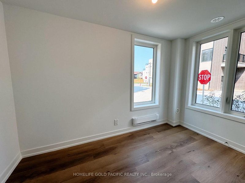 5 Spruce Pines Crescent