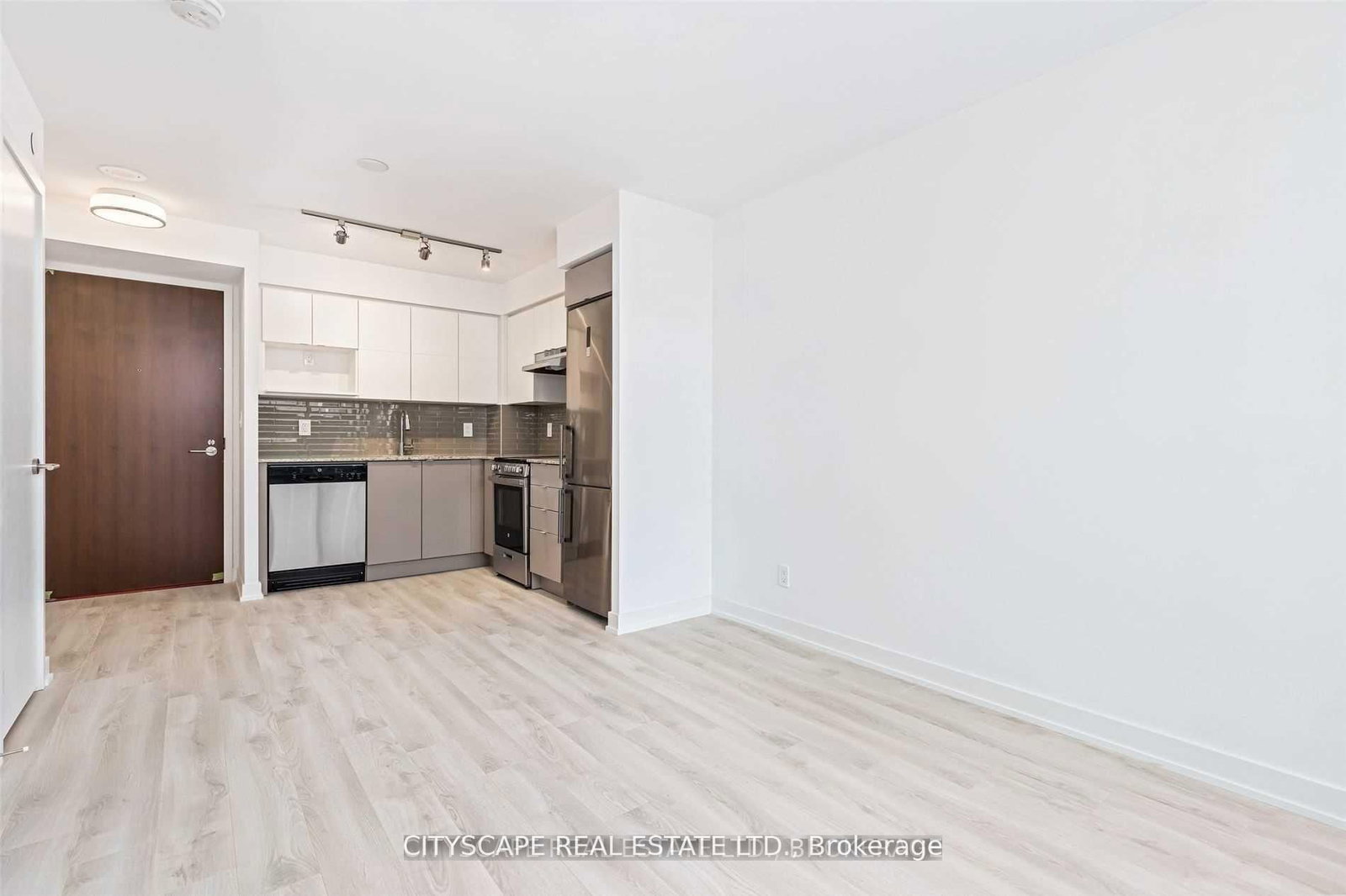 Condo for lease at 425-120 Varna Drive, Toronto, Ontario, M6A 2M1 - Englemount-Lawrence - MLS: C13637372