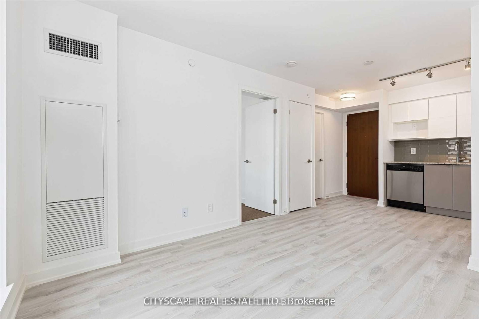 Condo for lease at 425-120 Varna Drive, Toronto, Ontario, M6A 2M1 - Englemount-Lawrence - MLS: C13637372
