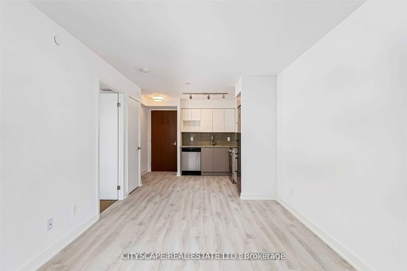 Condo for lease at 425-120 Varna Drive, Toronto, Ontario, M6A 2M1 - Englemount-Lawrence - MLS: C13637372