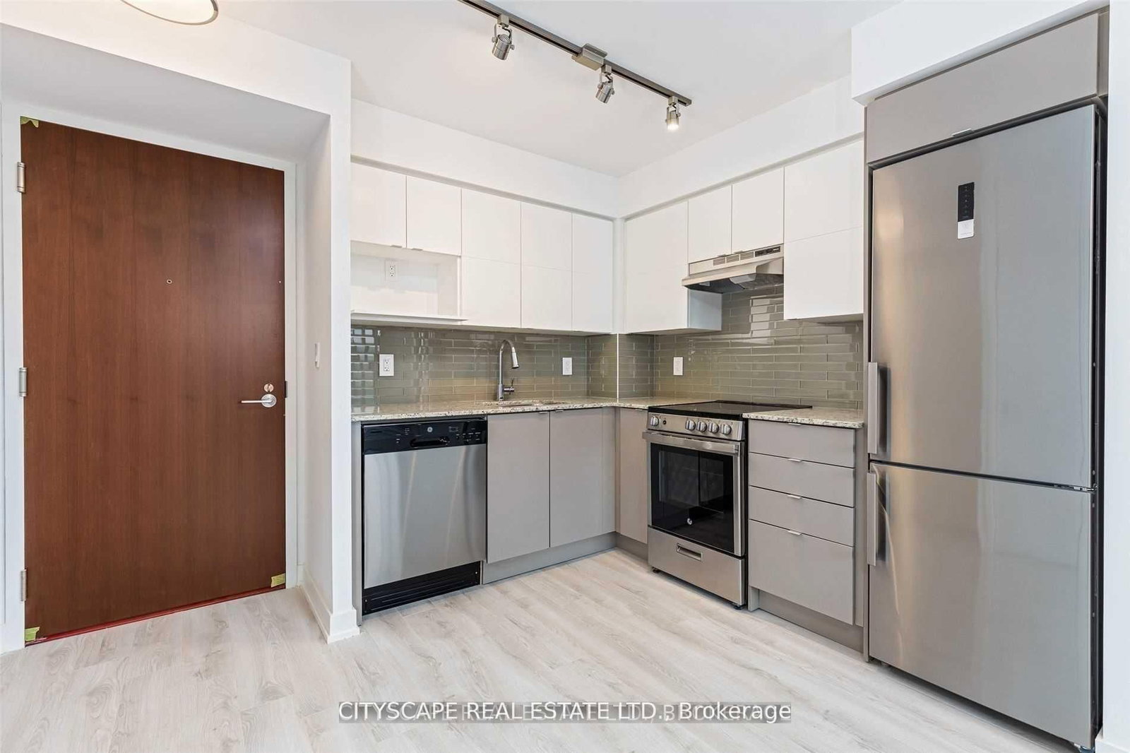 Condo for lease at 425-120 Varna Drive, Toronto, Ontario, M6A 2M1 - Englemount-Lawrence - MLS: C13637372