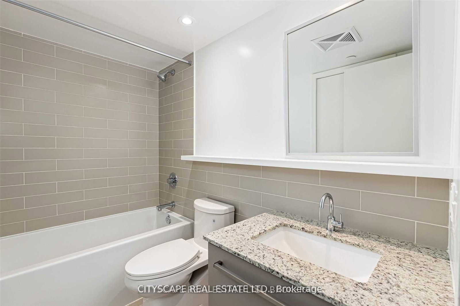 Condo for lease at 425-120 Varna Drive, Toronto, Ontario, M6A 2M1 - Englemount-Lawrence - MLS: C13637372