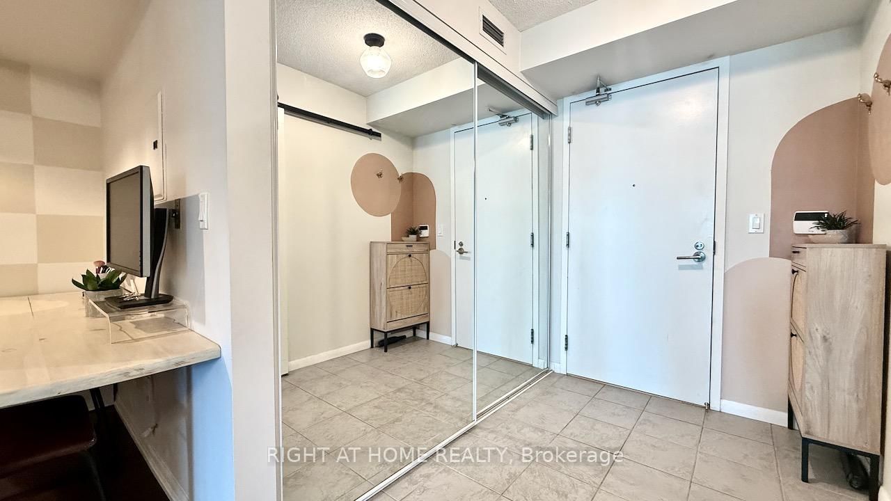 209 Fort York Boulevard S • #656 • Toronto, ON photo 16
