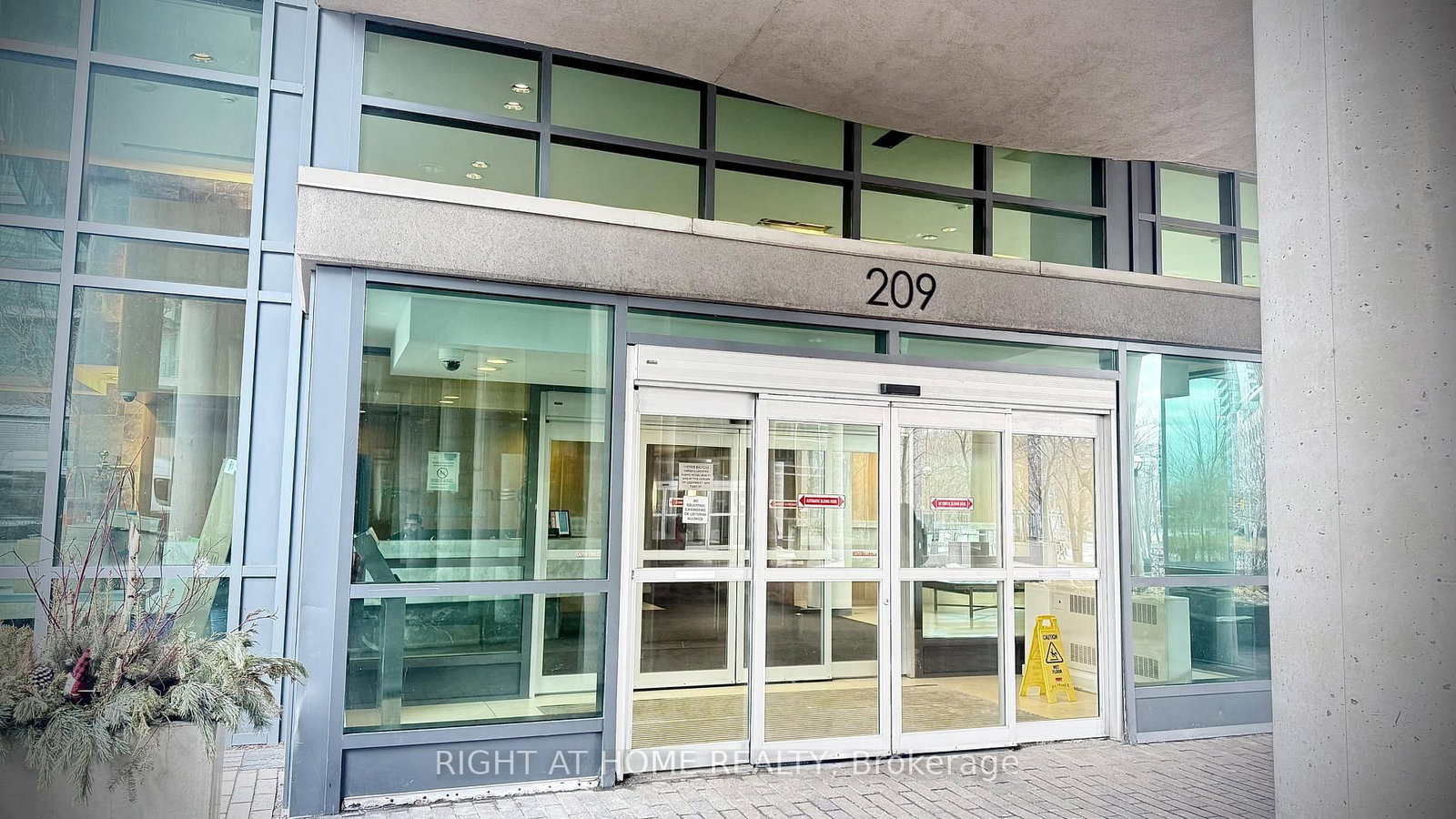 209 Fort York Boulevard S • #656 • Toronto, ON photo 32