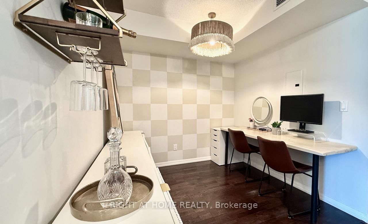 209 Fort York Boulevard S • #656 • Toronto, ON photo 6