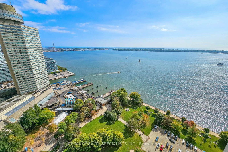 1207 - 33 Harbour Square