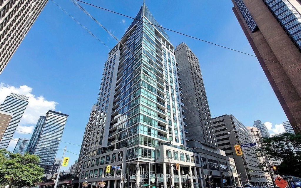 908 - 1121 Bay Street