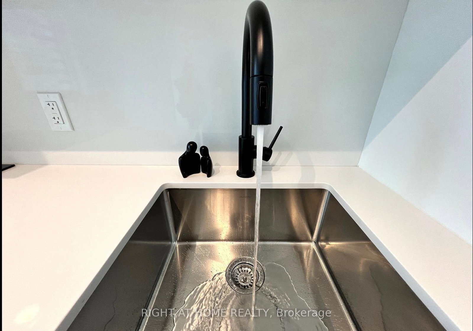 327 King Street • #2301 • Toronto, ON photo 11