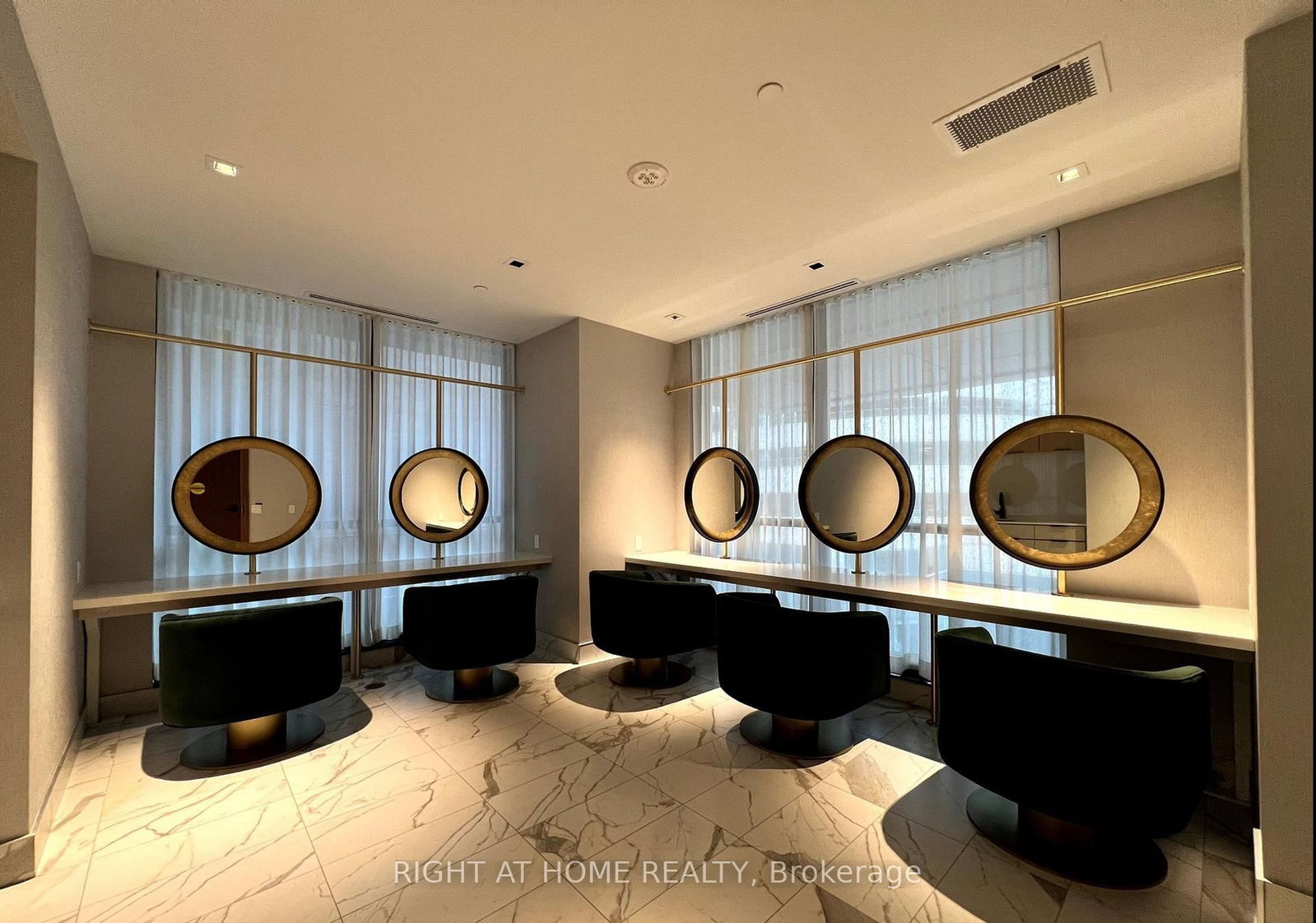 327 King Street • #2301 • Toronto, ON photo 17