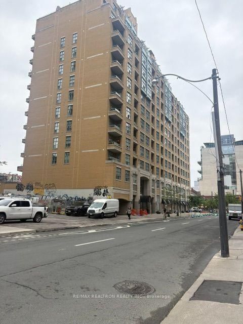 401 - 438 Richmond Street W