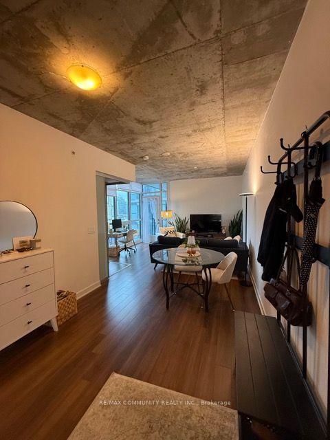 1514 - 210 Simcoe Street