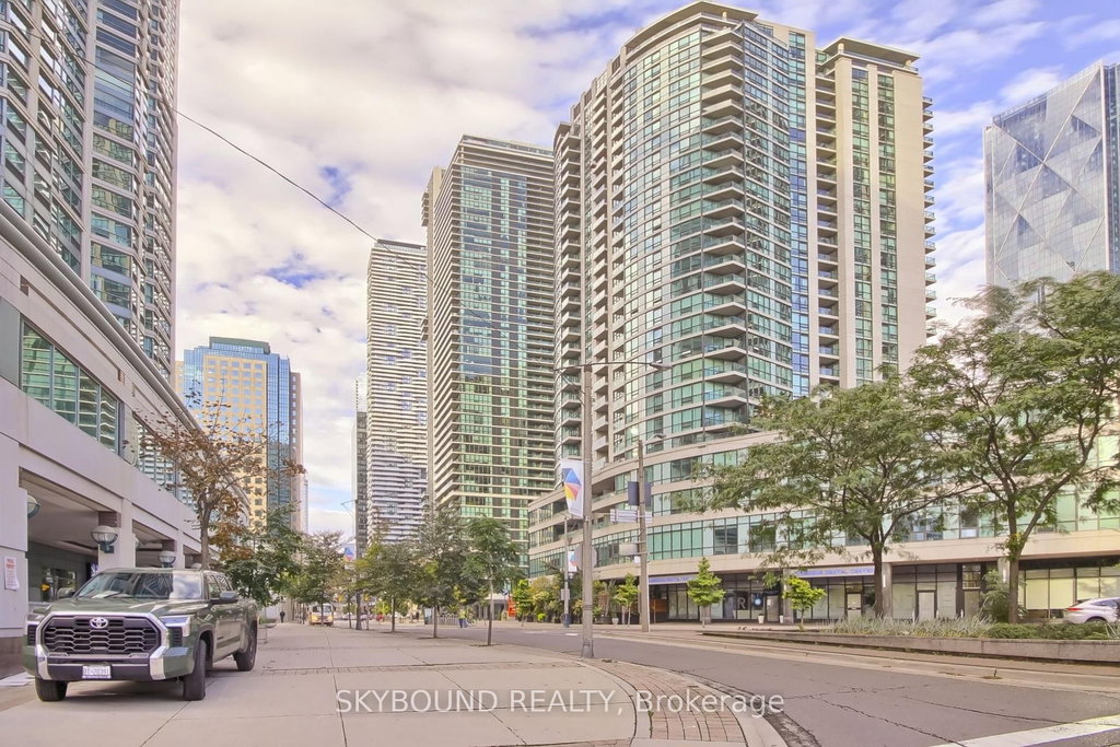 712 - 33 Bay Street 3