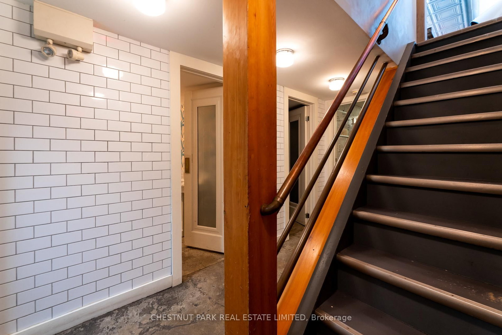 923 Dundas Street W - Photo 9