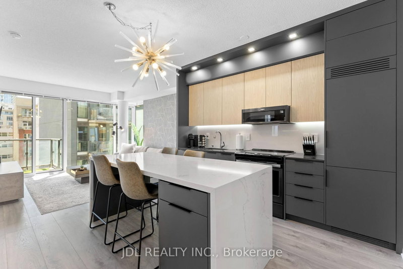610 - 435 Richmond Street W