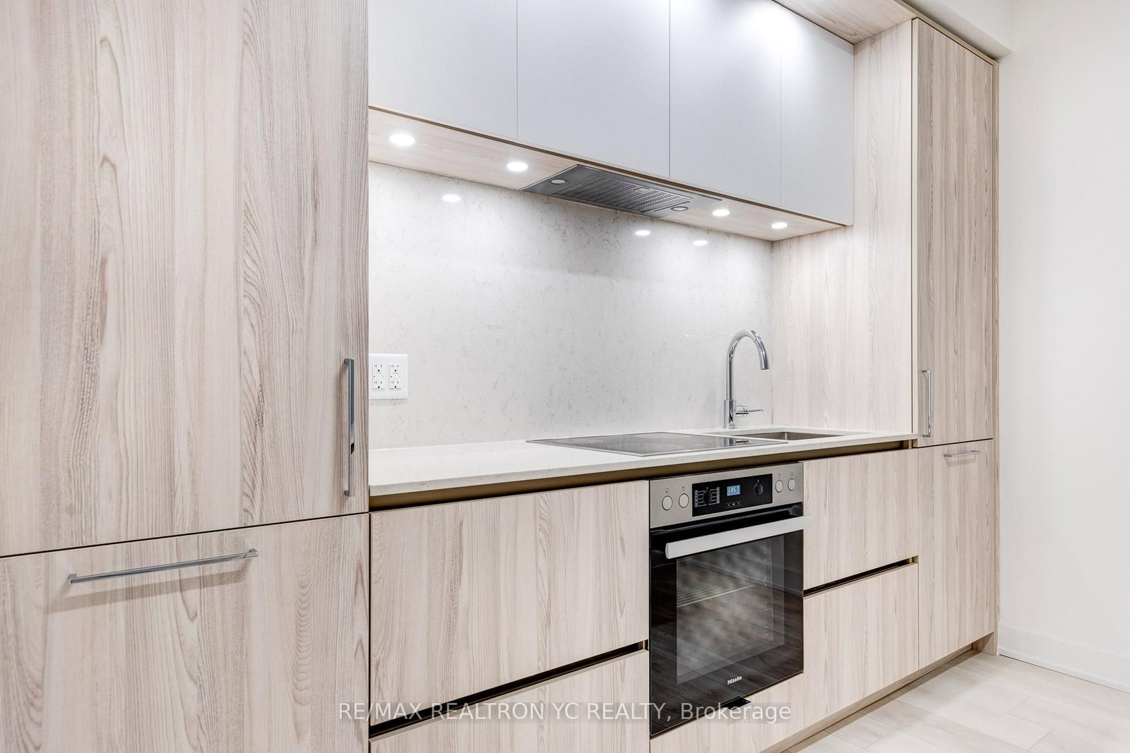 Condo for lease at 501-15 Mercer Street, Toronto, Ontario, M5V 1H2 - Waterfront Communities C1 - MLS: C13639712