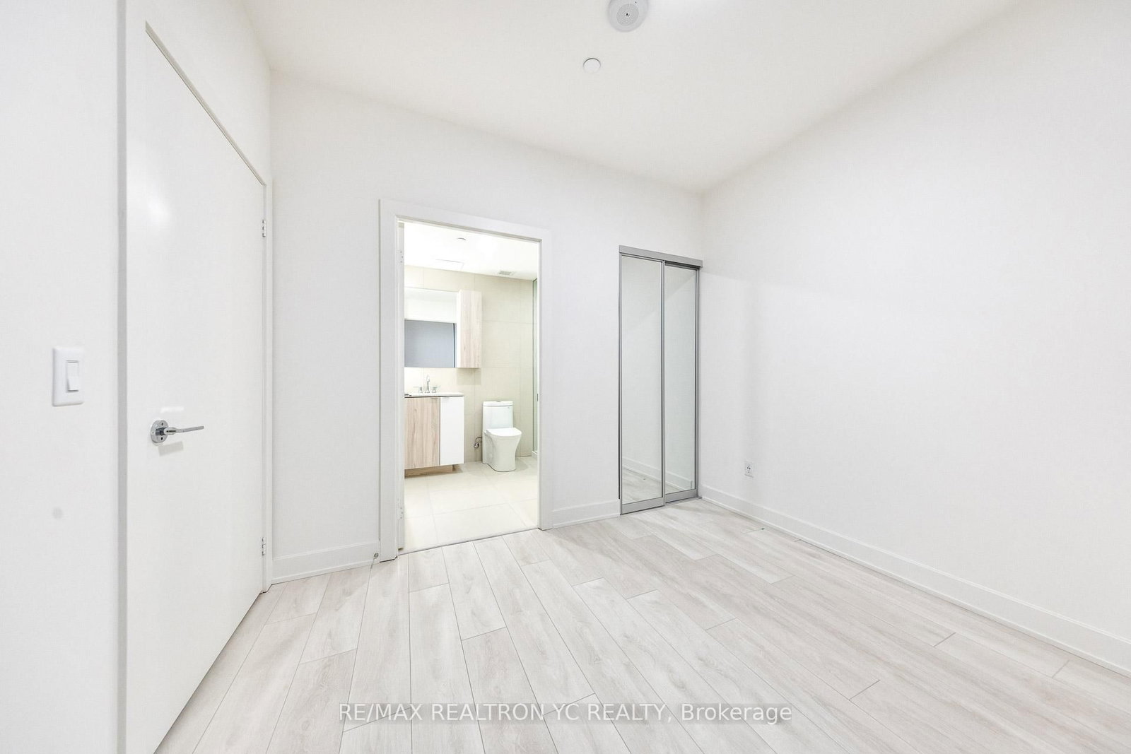 Condo for lease at 501-15 Mercer Street, Toronto, Ontario, M5V 1H2 - Waterfront Communities C1 - MLS: C13639712