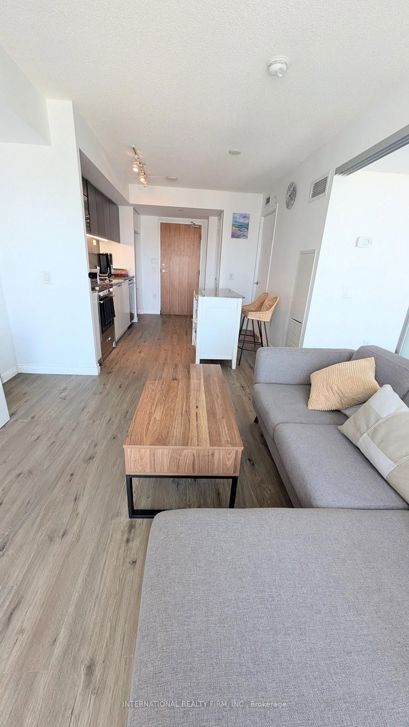 2110 - 85 Queens Wharf Road