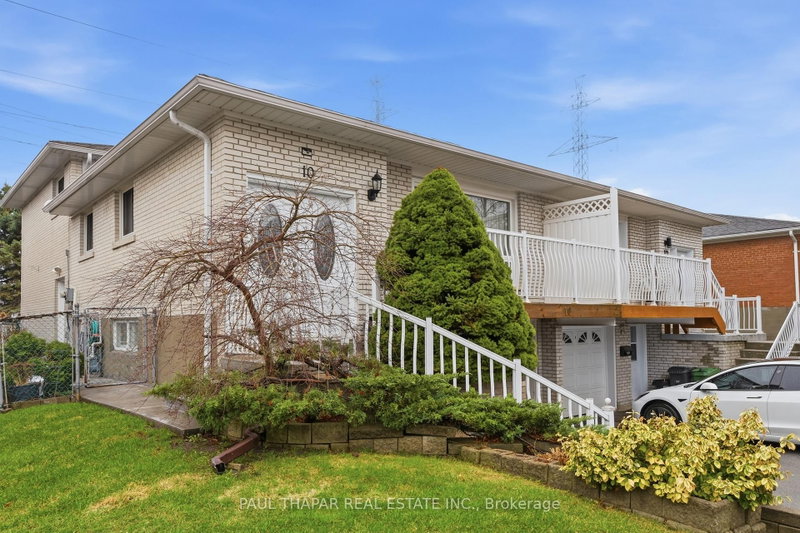 10 Castlebury Crescent
