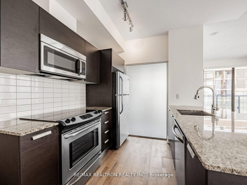 1815 Yonge St photo 5