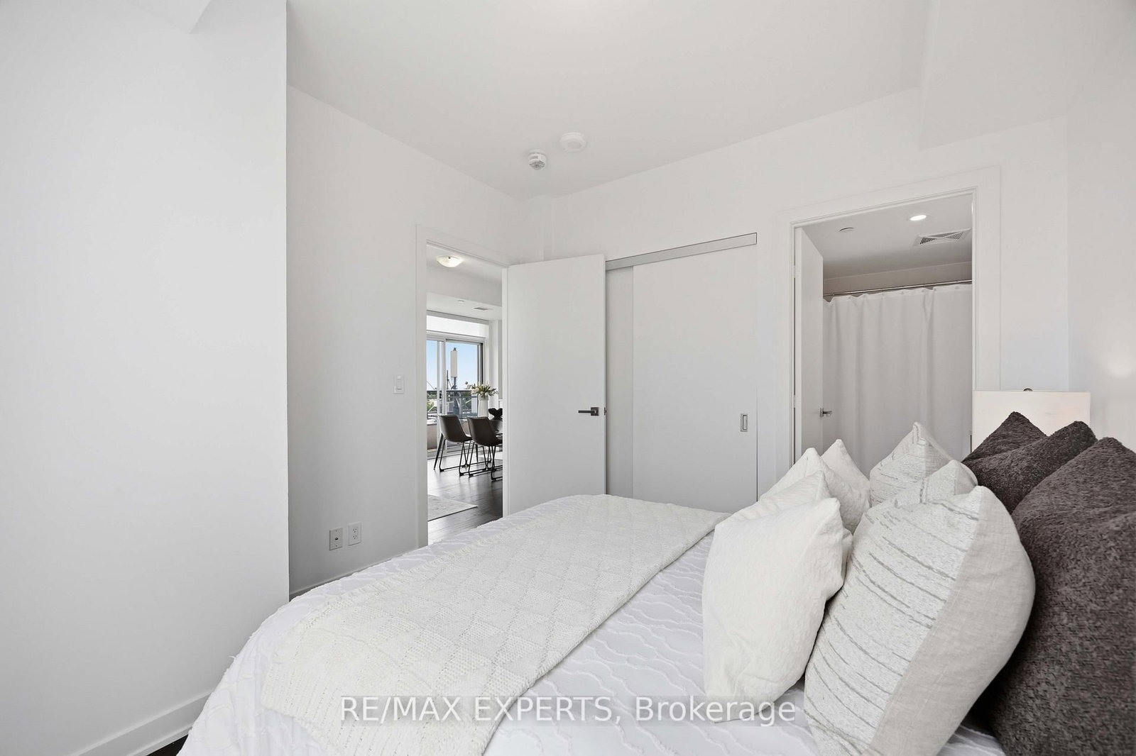 223 St Clair Avenue W • #1007 • Toronto, ON photo 20