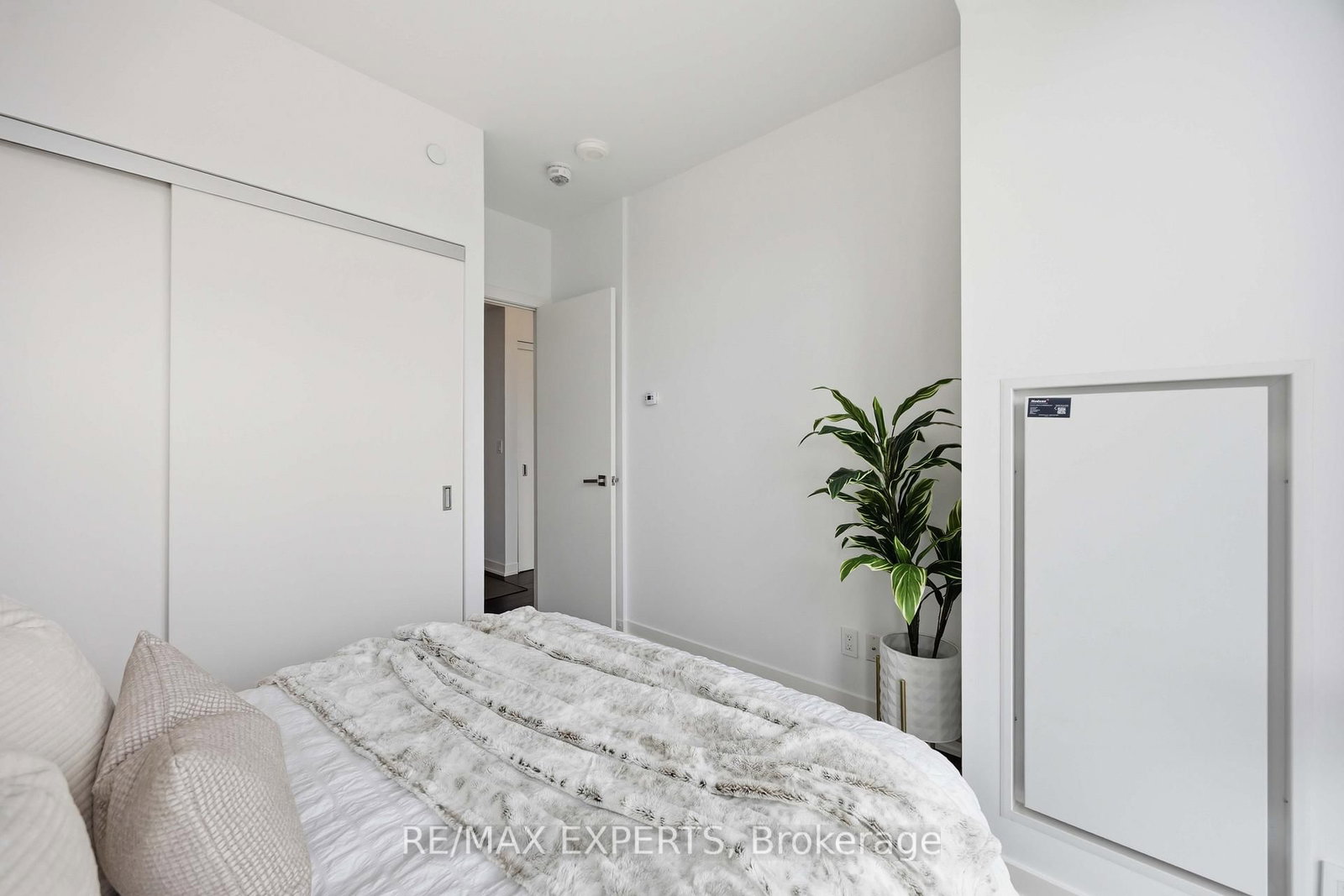 223 St Clair Avenue W • #1007 • Toronto, ON photo 22