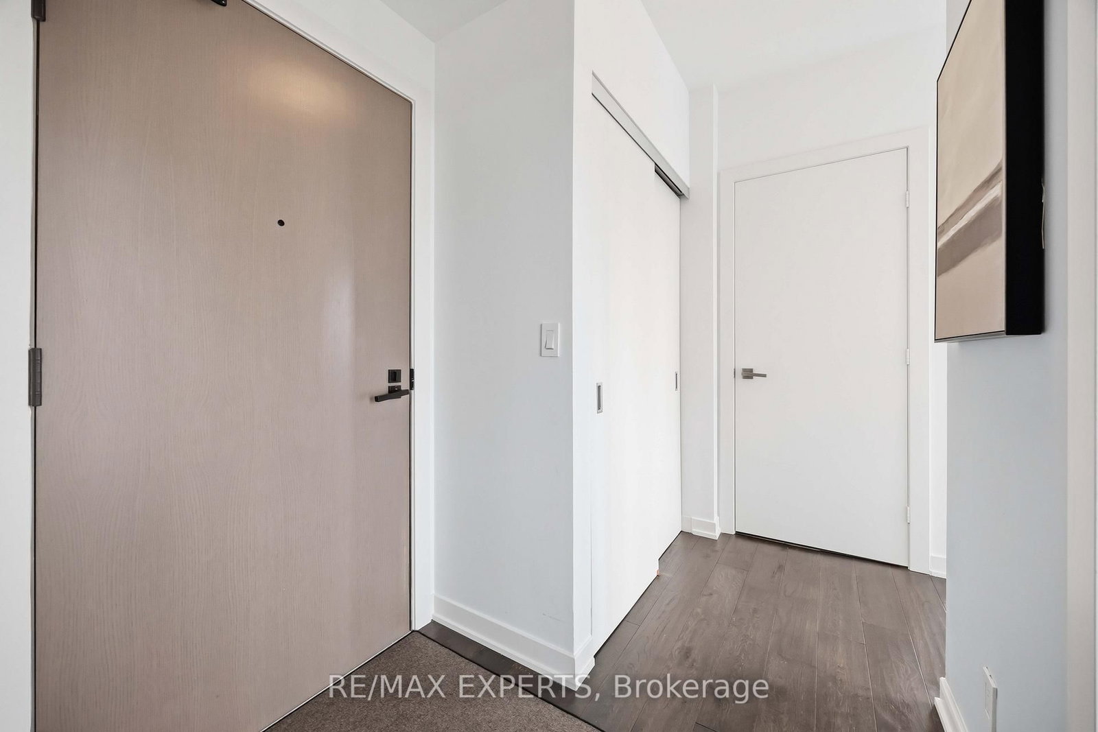 223 St Clair Avenue W • #1007 • Toronto, ON photo 3
