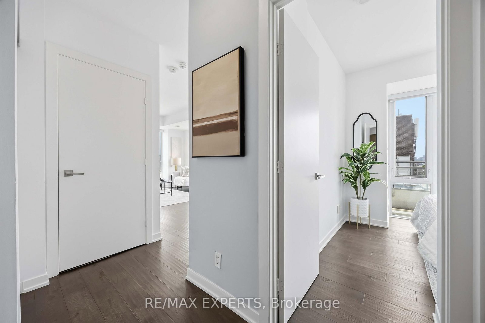 223 St Clair Avenue W • #1007 • Toronto, ON photo 4