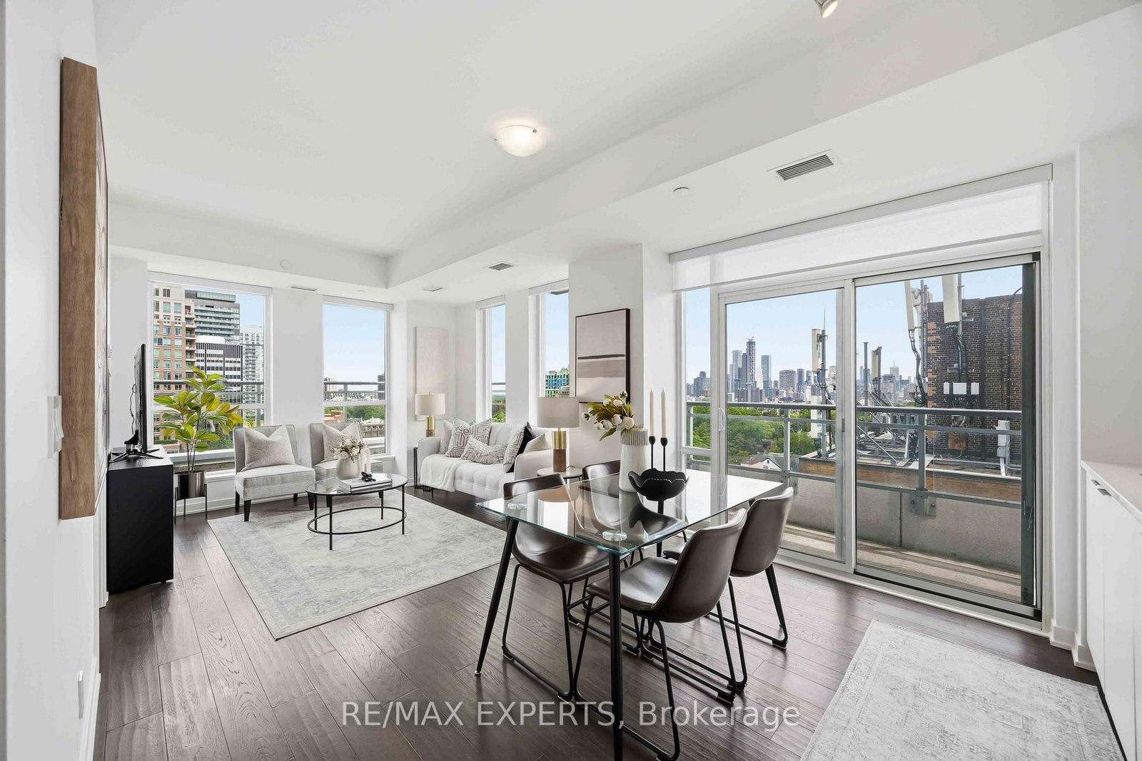 223 St Clair Avenue W • #1007 • Toronto, ON photo 5