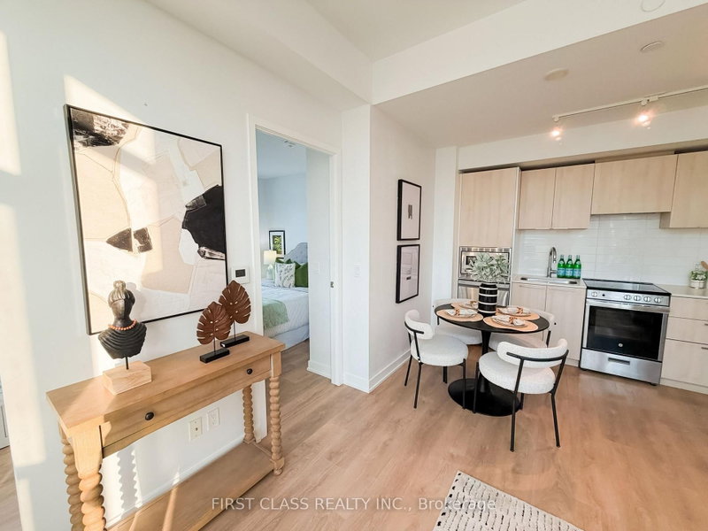 2805 - 501 YONGE Street