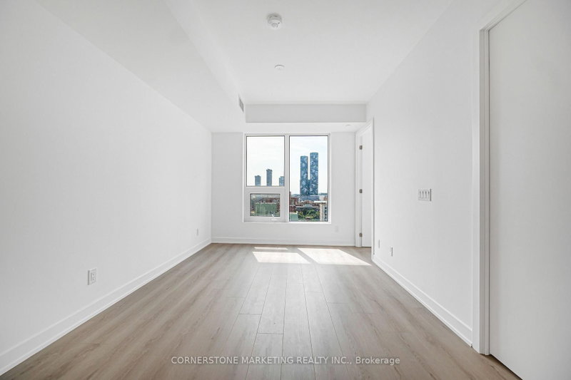 1811 - 100 Queen Street E