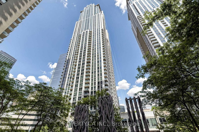 1812 - 763 Bay Street