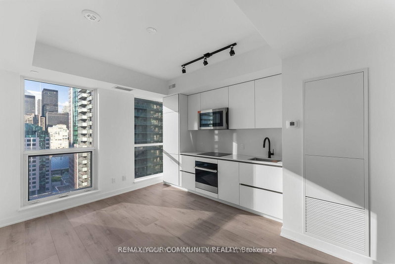 4503 - 327 King Street W