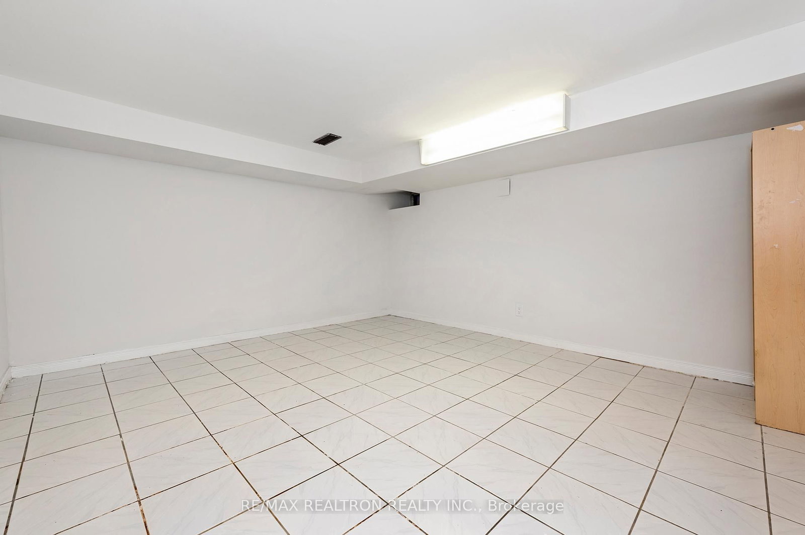 1000 Dundas Street W • Toronto, ON photo 36