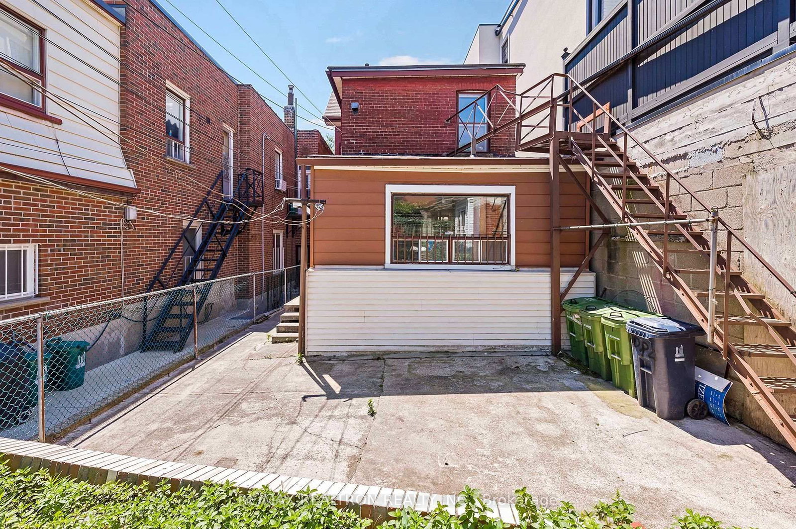 1000 Dundas Street W • Toronto, ON photo 39