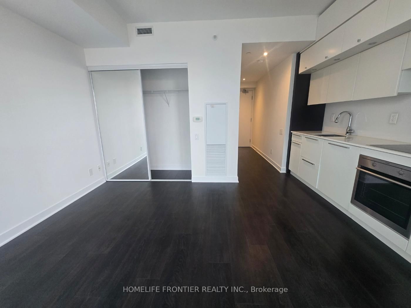 15 Grenville Street • #2106 • Toronto, ON photo 6