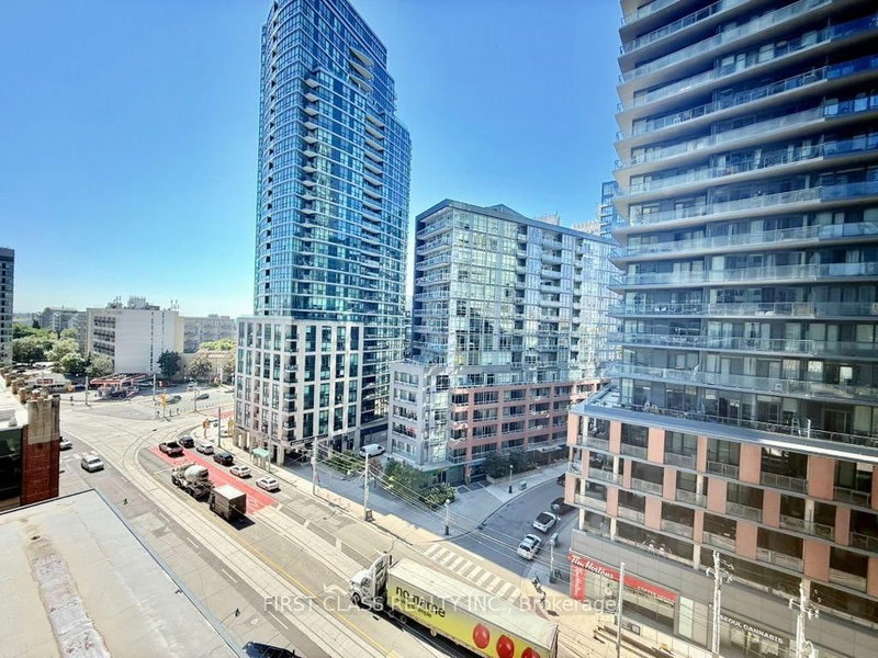 902 - 19 Bathurst Street