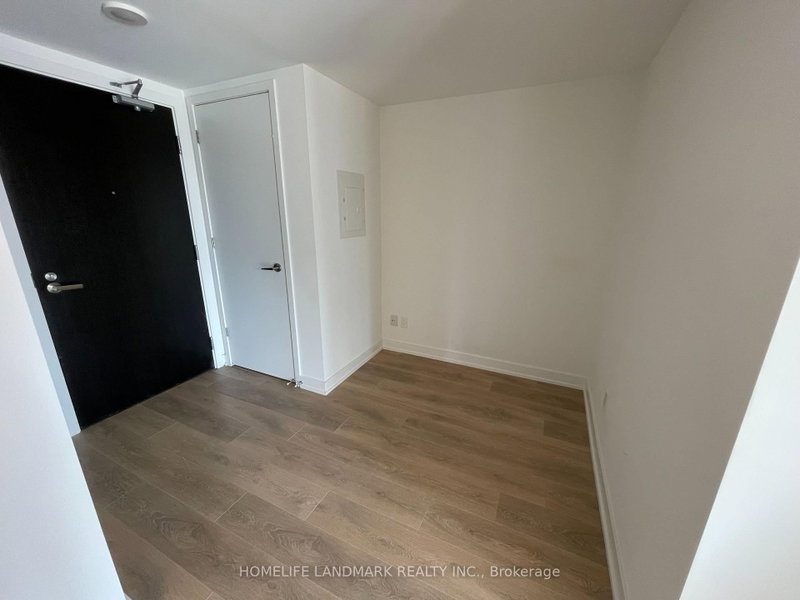 1402 - 501 Yonge Street
