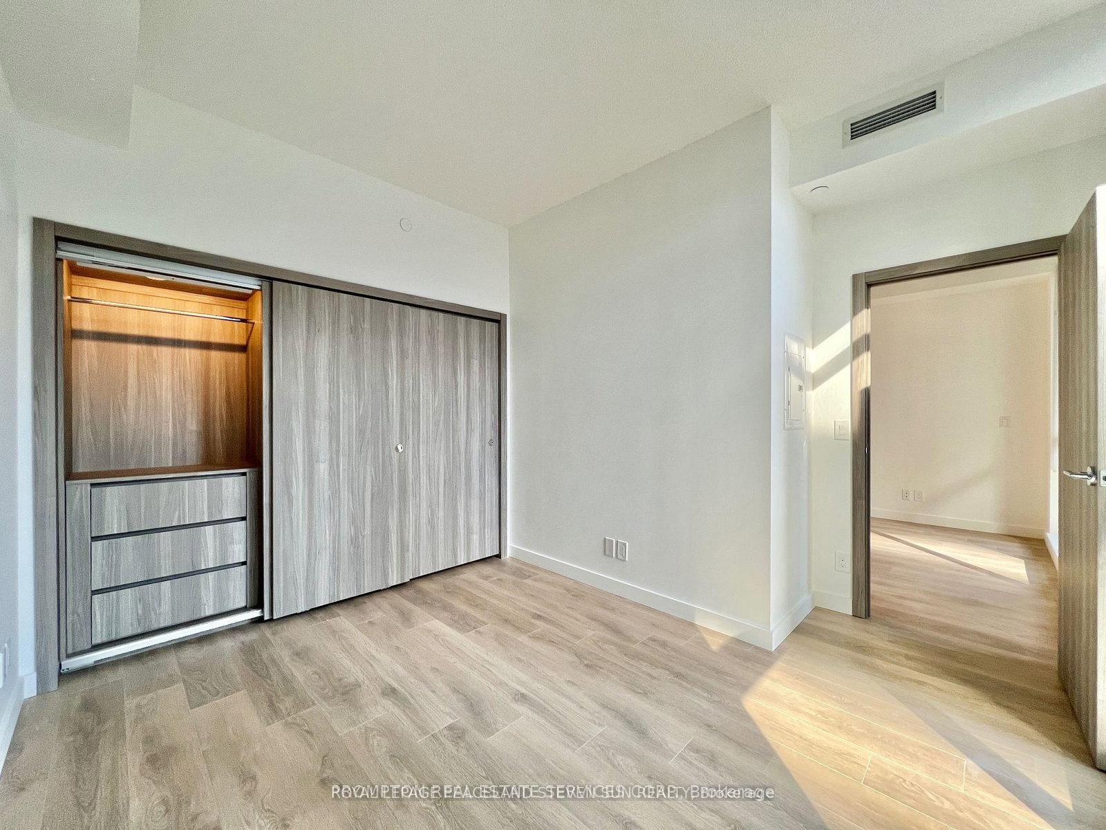 38 Widmer Street • #1209 • Toronto, ON photo 8