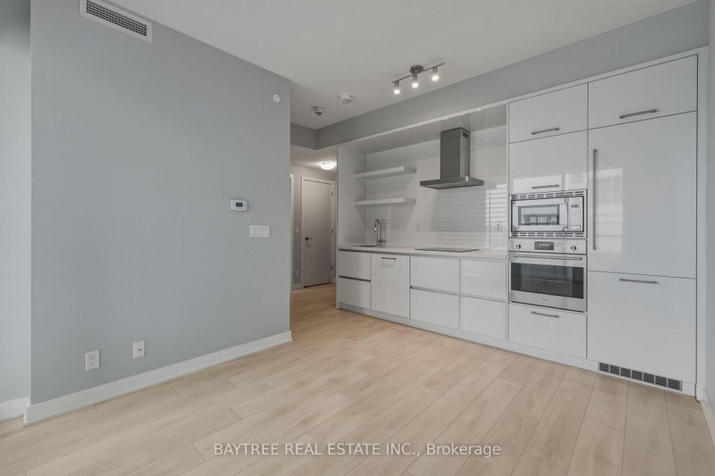 3807 - 2221 Yonge Street