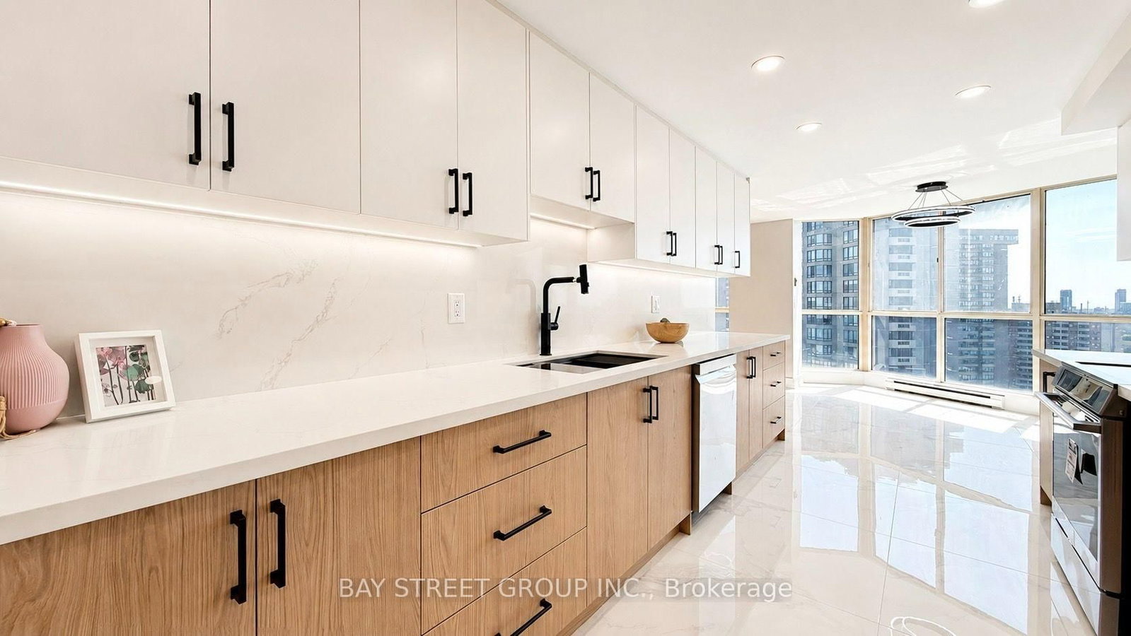 85 Skymark Drive • #2201 • Toronto, ON photo 10