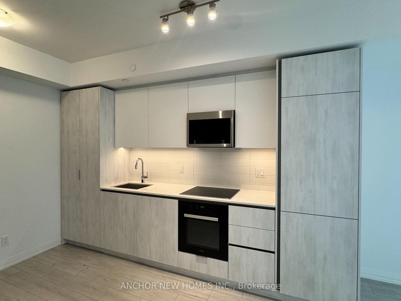 2019 - 400 King Street W