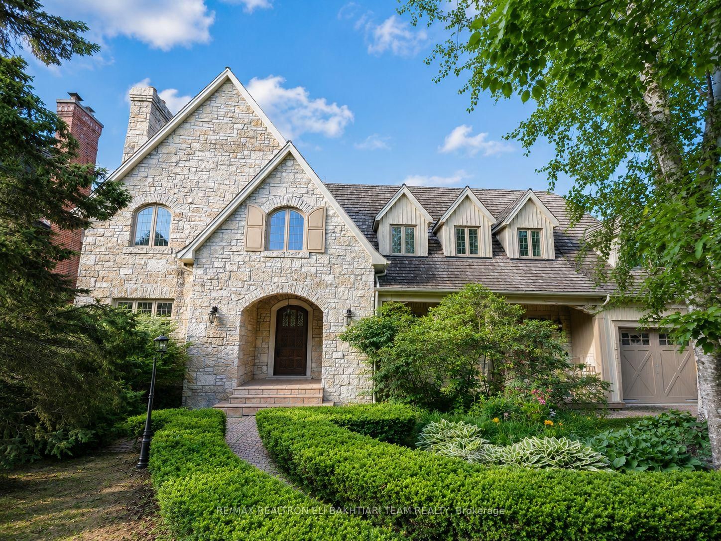 14 St Margarets Drive • Toronto, ON photo 1