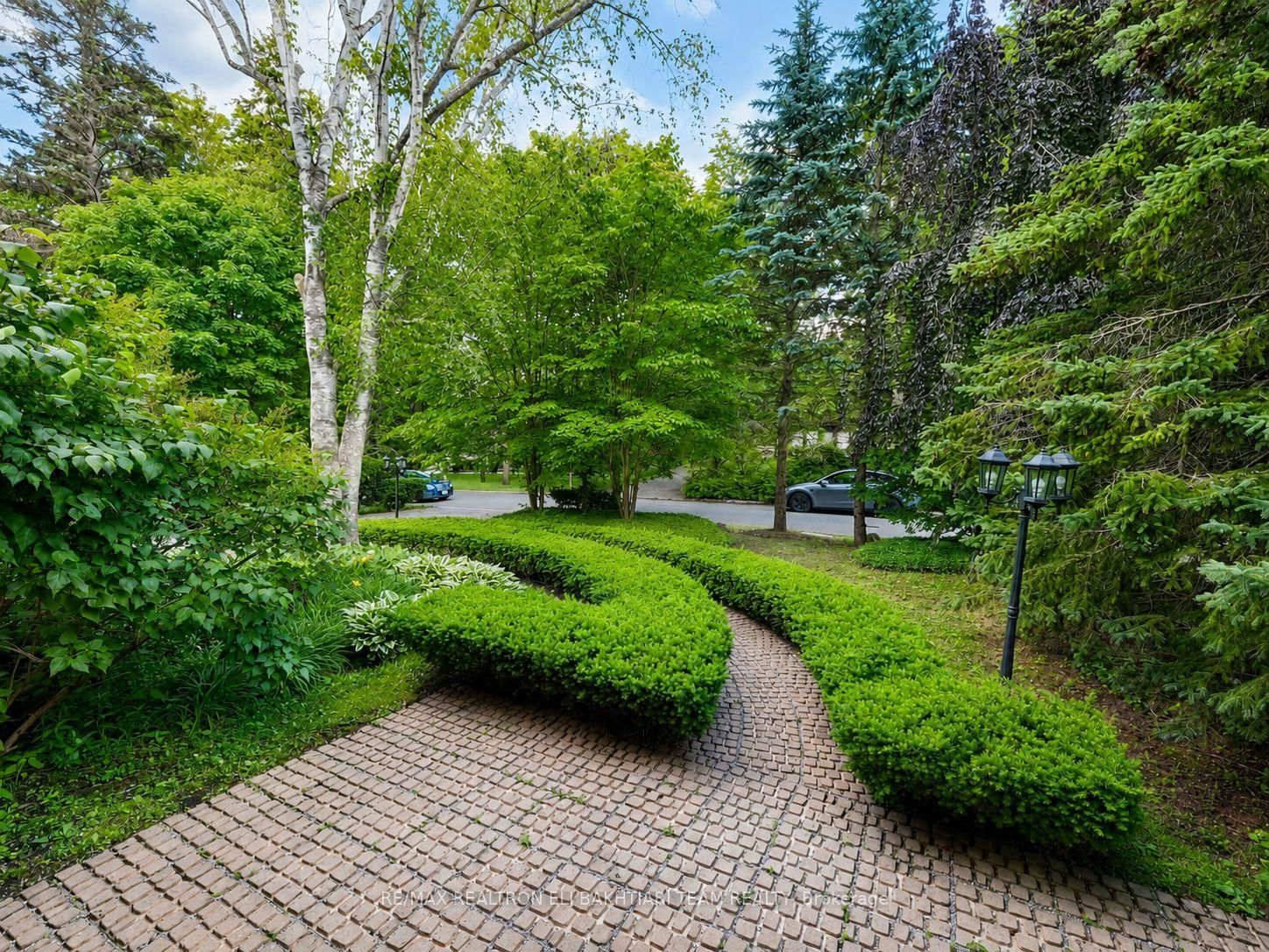 14 St Margarets Drive • Toronto, ON photo 10