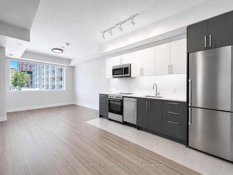 205 - 664 Spadina Avenue