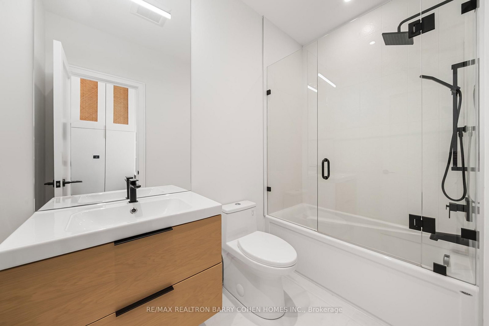33 Lanark Avenue • Toronto, ON photo 19