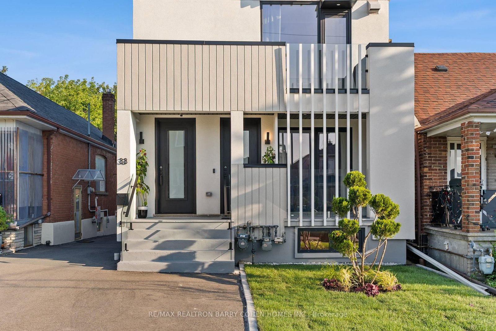 33 Lanark Avenue • Toronto, ON photo 2