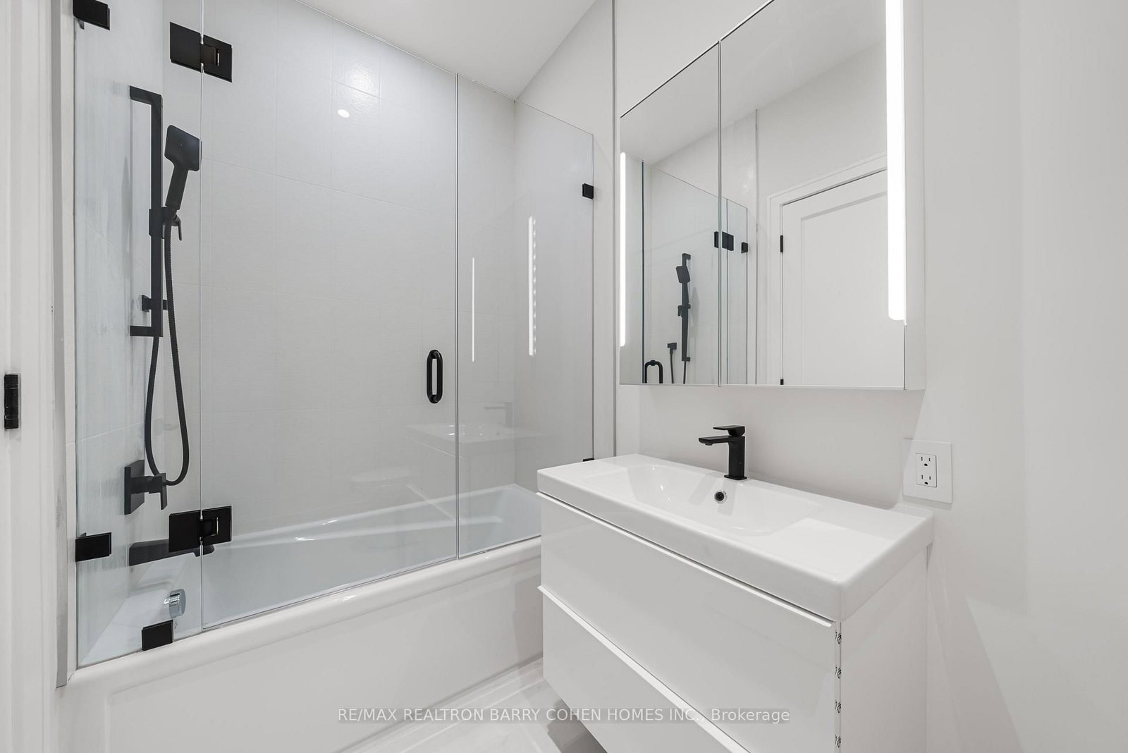 33 Lanark Avenue • Toronto, ON photo 23