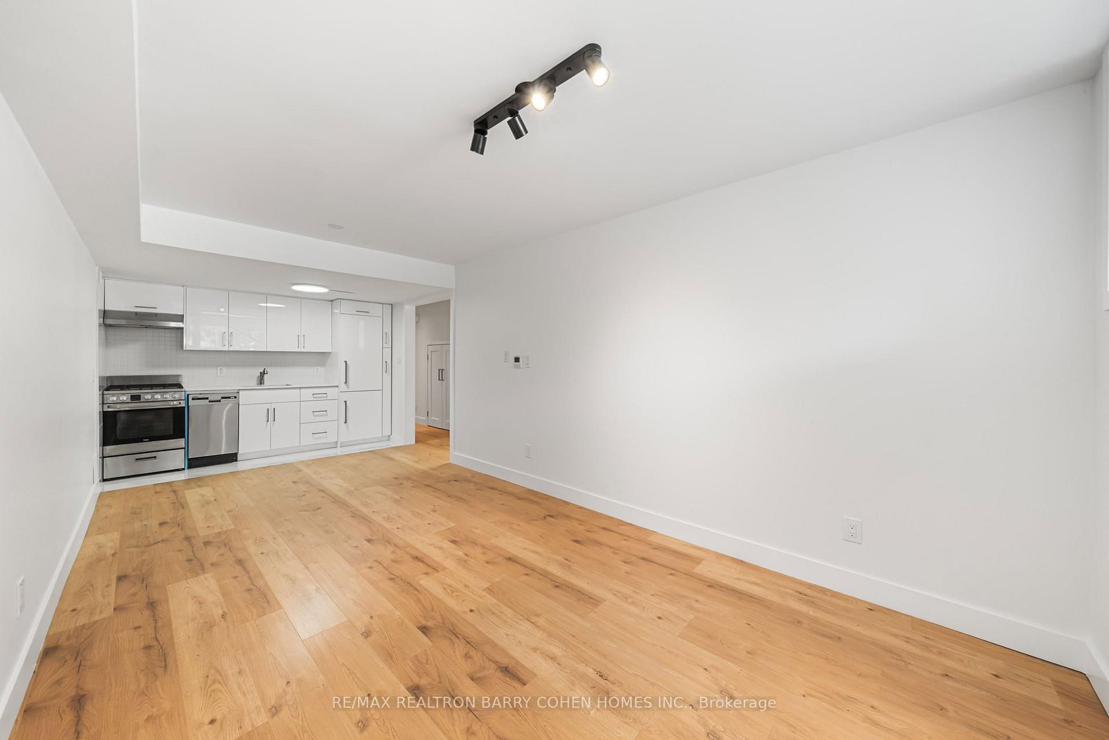 33 Lanark Avenue • Toronto, ON photo 34