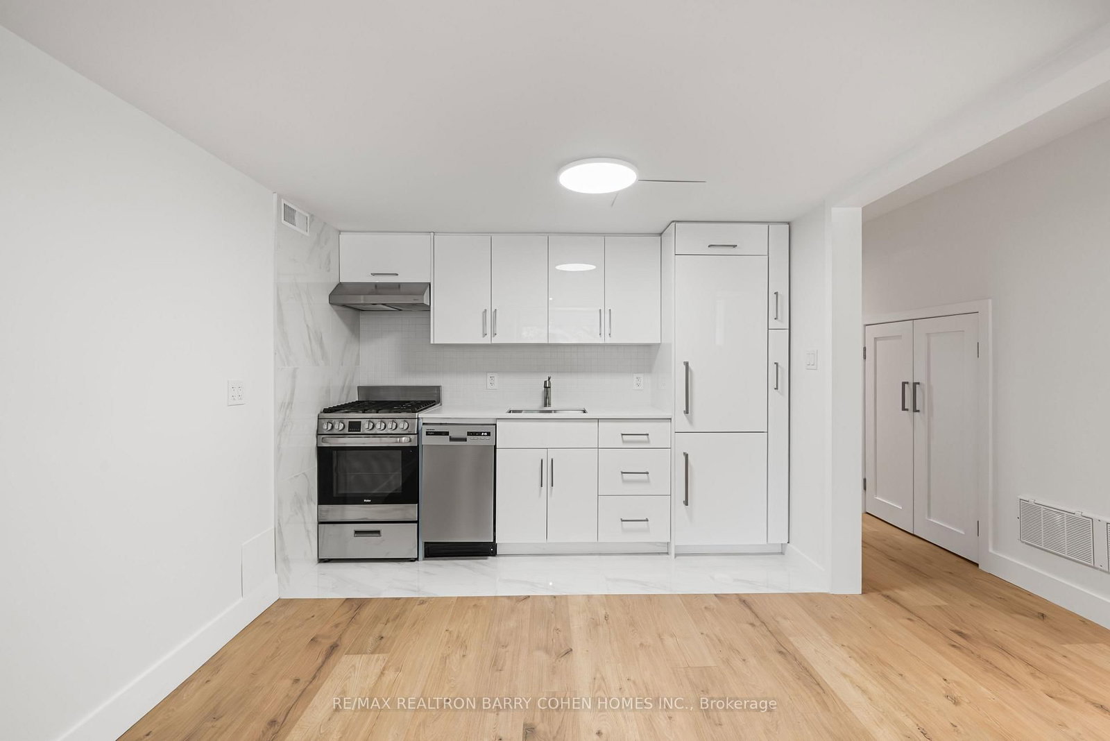 33 Lanark Avenue • Toronto, ON photo 35