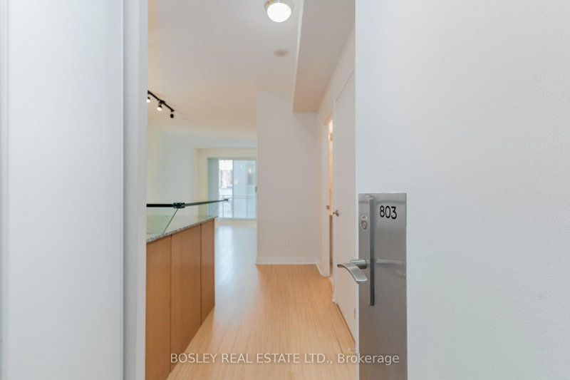 803 - 220 Victoria Street